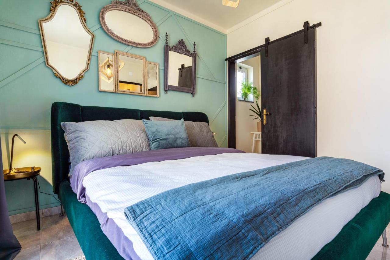 Arty Vintage Townhouse With Rooftop Shower & Sun Loungers Olhão Esterno foto