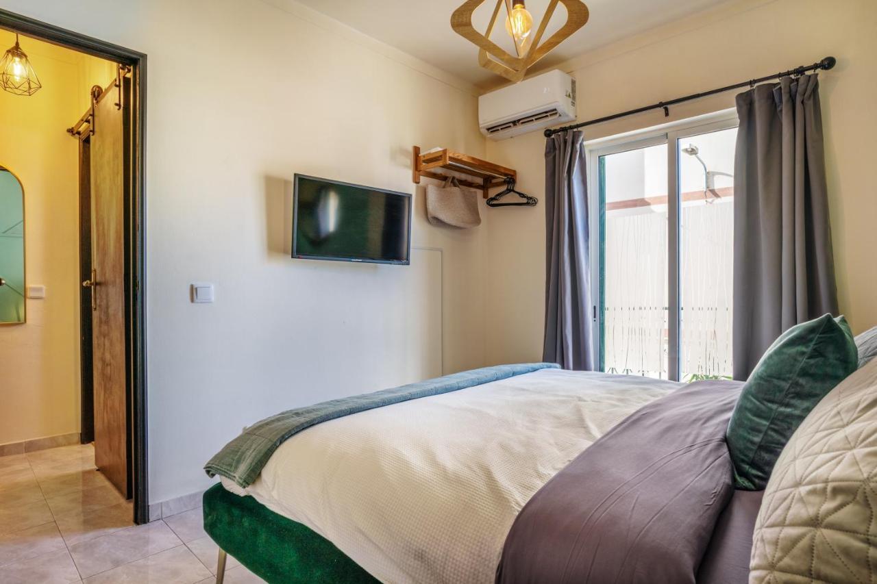 Arty Vintage Townhouse With Rooftop Shower & Sun Loungers Olhão Esterno foto